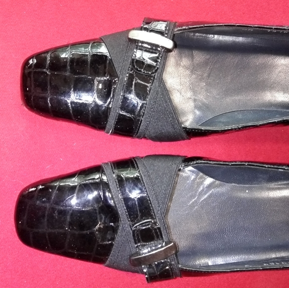 Stuart Weitzman Black Sioux Croco Low Pump - Picture 4 of 6